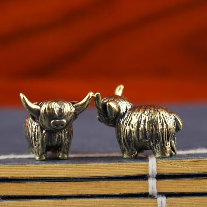 2PCS Vintage Brass Cow Figurines, Solid Brass Highland Cow Mini Statues, Miniature Animal Sculptures for Home Office & Bonsai Decor, Tea Pet & Desktop Ornament, Unique Gift for Animal Lovers